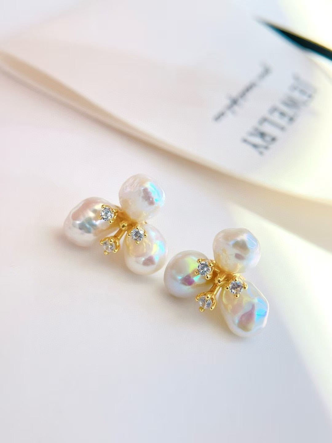 Baroque Clover Shape Earrings