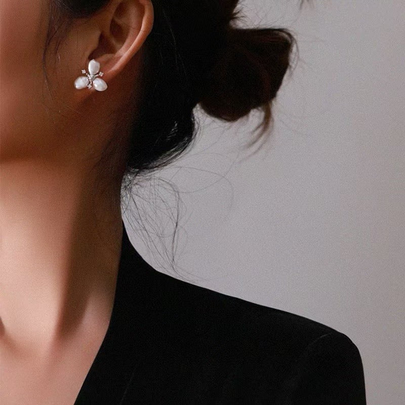 Baroque Clover Shape Earrings